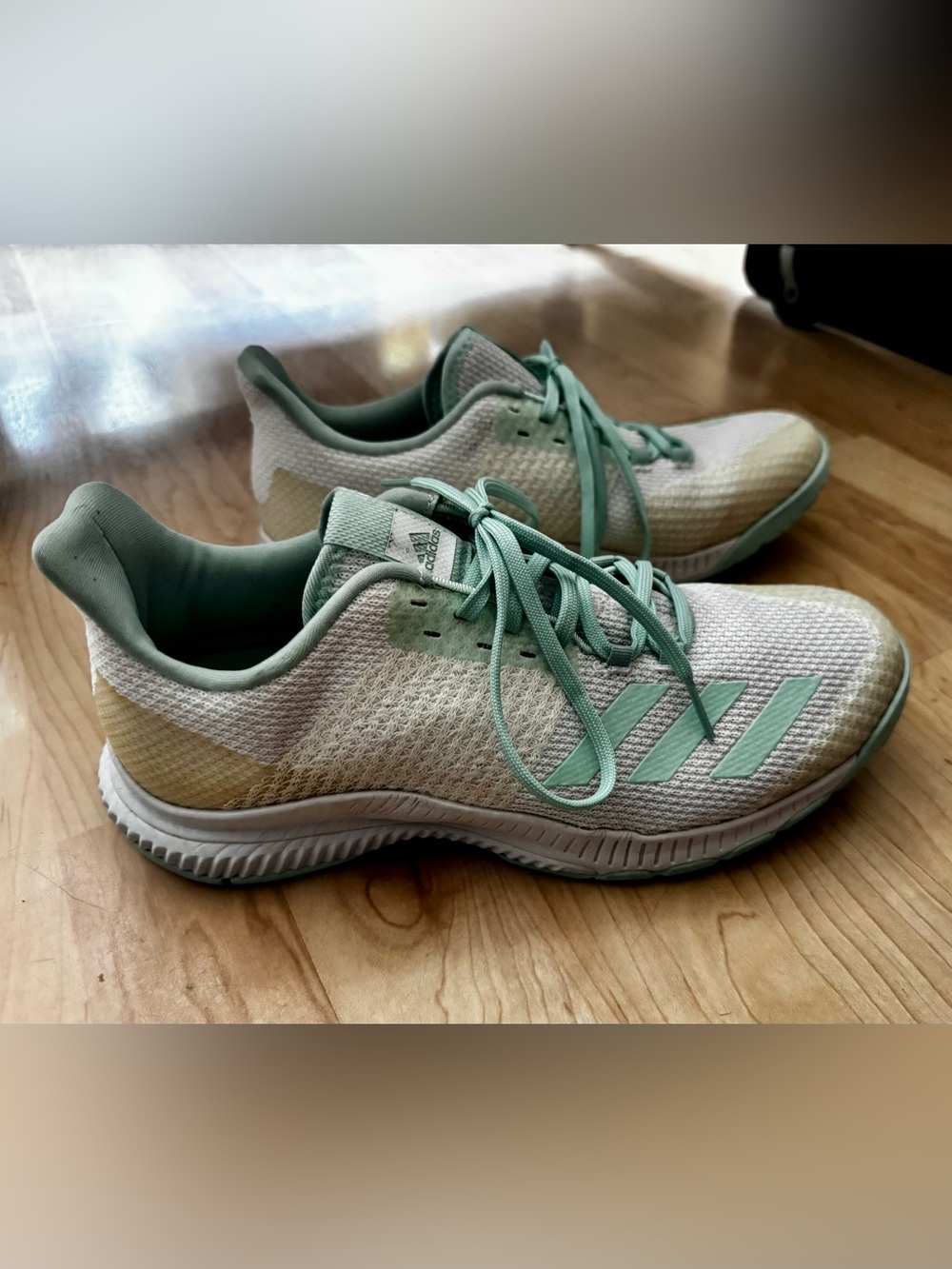 Adidas Bounce Women's Lightweight Mint and Cream Running Sneaker size 9 Not Worn